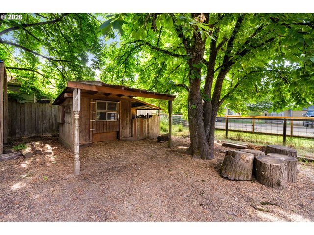 6821 Se BREHAUT St, Milwaukie, OR 97222
