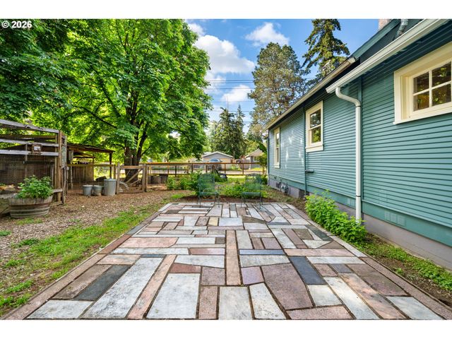 6821 Se BREHAUT St, Milwaukie, OR 97222