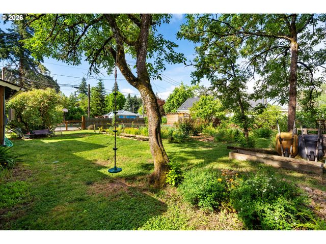 6821 Se BREHAUT St, Milwaukie, OR 97222