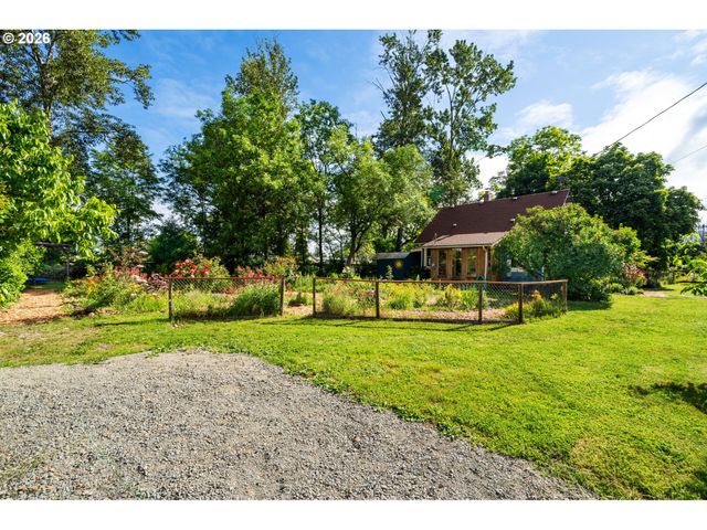 6821 Se BREHAUT St, Milwaukie, OR 97222