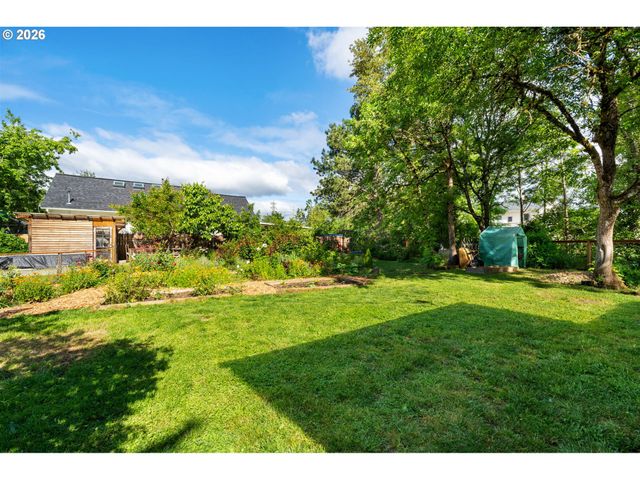 6821 Se BREHAUT St, Milwaukie, OR 97222