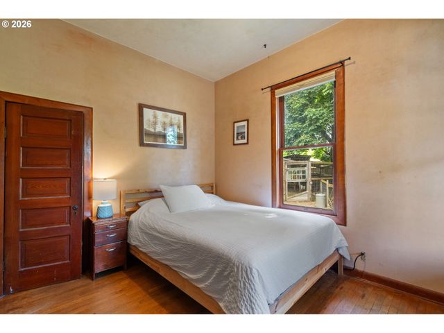 6821 Se BREHAUT St, Milwaukie, OR 97222