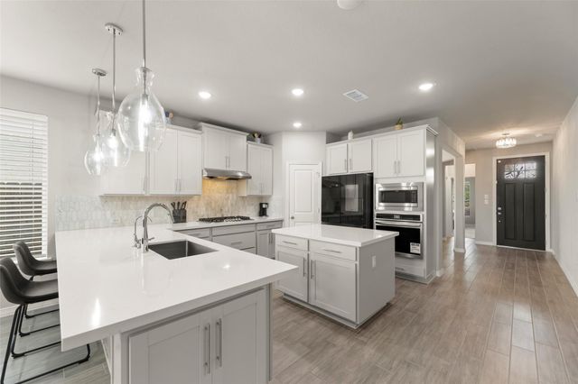 8915 Nature Park Drive, Missouri City, TX 77459