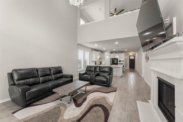 8915 Nature Park Drive, Missouri City, TX 77459