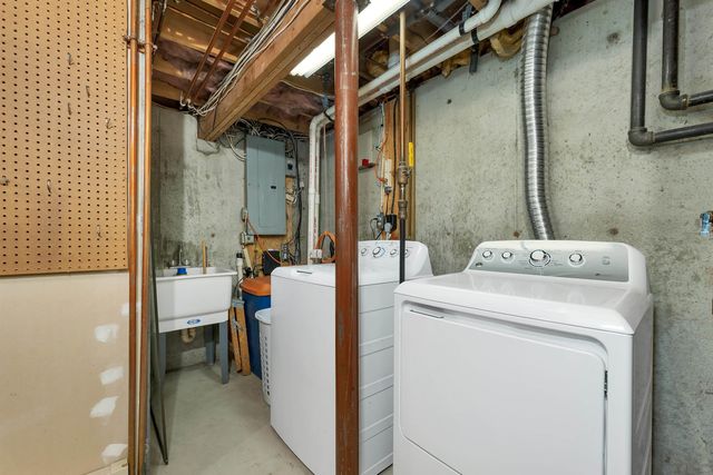 2 Tanager Court, Merrimack, NH 03054