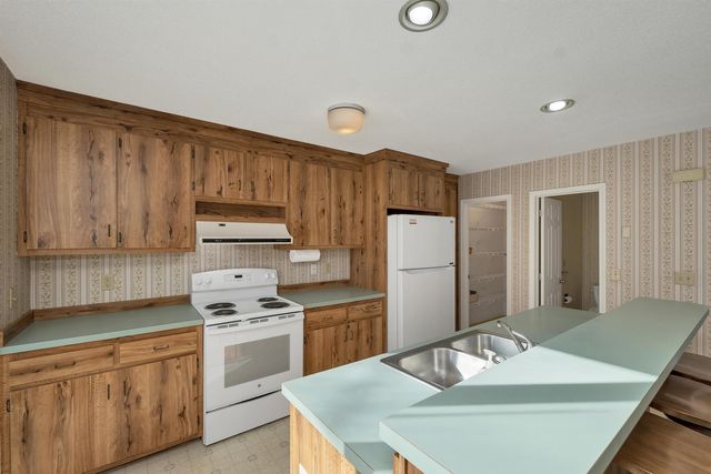 2 Tanager Court, Merrimack, NH 03054