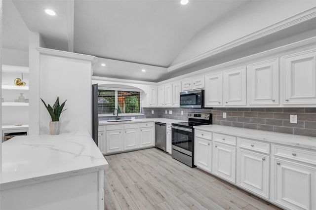 4418 Crofter Glen Drive, Friendswood, TX 77546