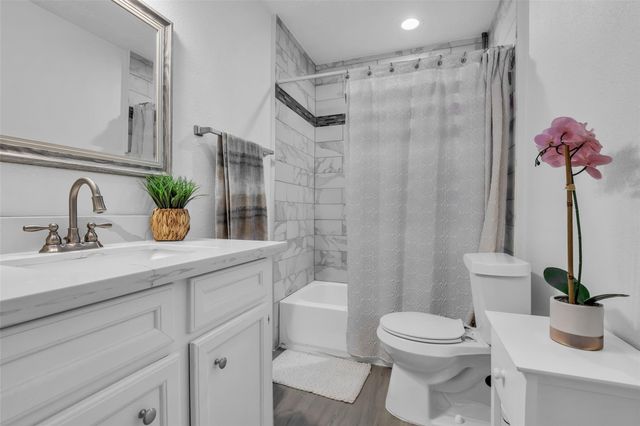 4418 Crofter Glen Drive, Friendswood, TX 77546