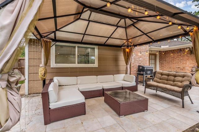 4418 Crofter Glen Drive, Friendswood, TX 77546