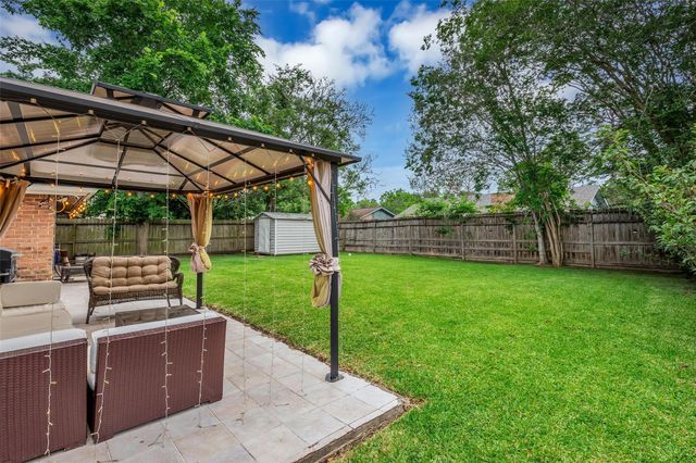 4418 Crofter Glen Drive, Friendswood, TX 77546