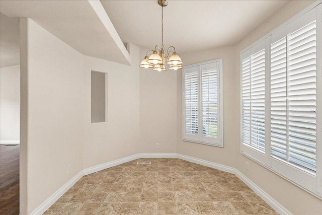 1041 W Sunny Creek Cir, Spokane, WA 99224