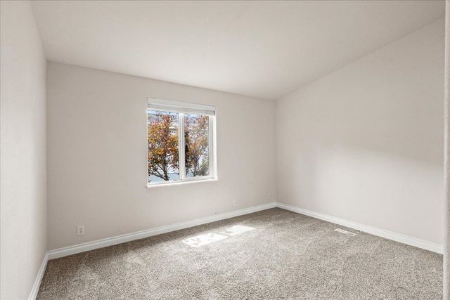 1041 W Sunny Creek Cir, Spokane, WA 99224