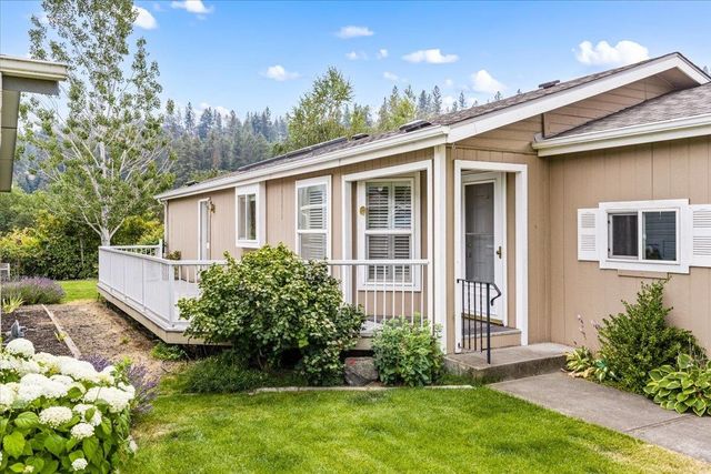 1041 W Sunny Creek Cir, Spokane, WA 99224
