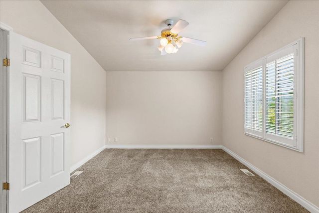 1041 W Sunny Creek Cir, Spokane, WA 99224