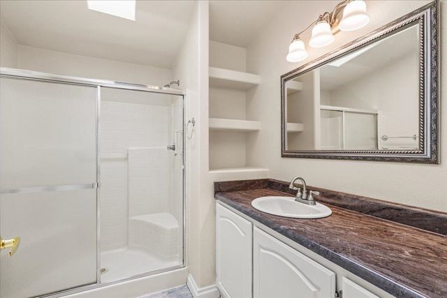 1041 W Sunny Creek Cir, Spokane, WA 99224