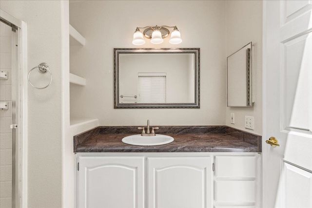 1041 W Sunny Creek Cir, Spokane, WA 99224