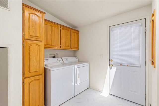 1041 W Sunny Creek Cir, Spokane, WA 99224