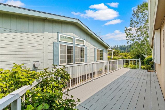 1041 W Sunny Creek Cir, Spokane, WA 99224