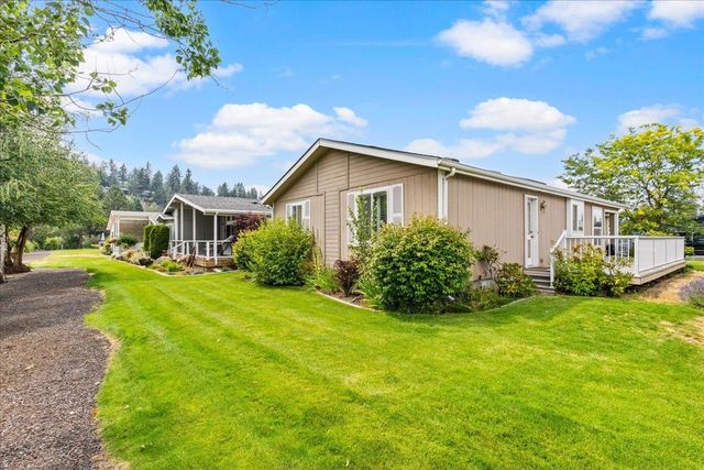1041 W Sunny Creek Cir, Spokane, WA 99224