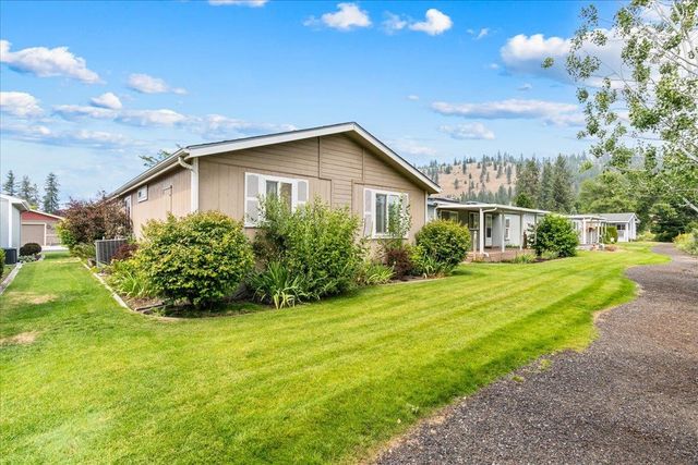 1041 W Sunny Creek Cir, Spokane, WA 99224