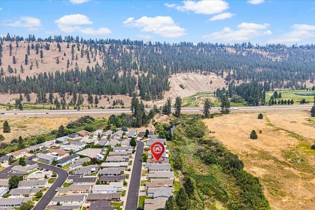 1041 W Sunny Creek Cir, Spokane, WA 99224