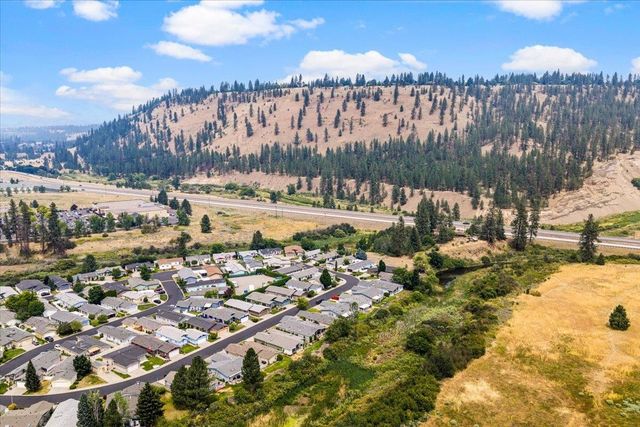 1041 W Sunny Creek Cir, Spokane, WA 99224