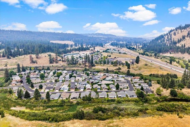 1041 W Sunny Creek Cir, Spokane, WA 99224