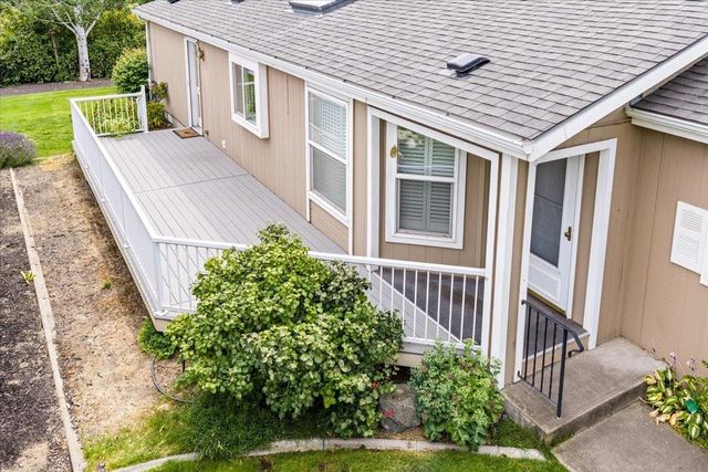 1041 W Sunny Creek Cir, Spokane, WA 99224