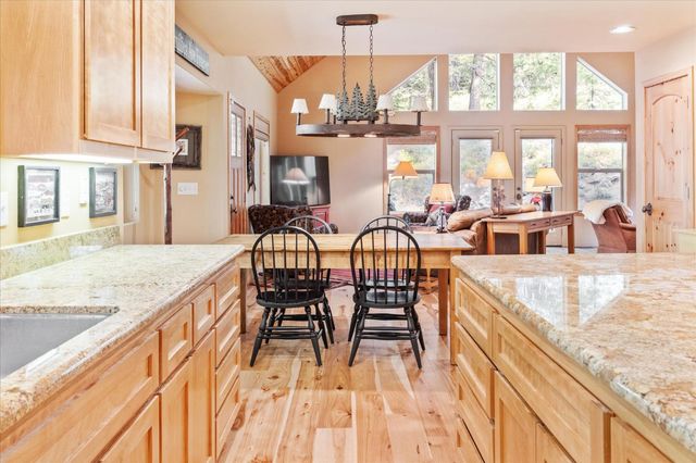 1385 Topanga Ln, Arnold, CA 95223