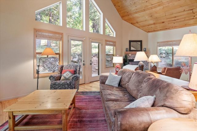 1385 Topanga Ln, Arnold, CA 95223