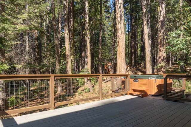 1385 Topanga Ln, Arnold, CA 95223