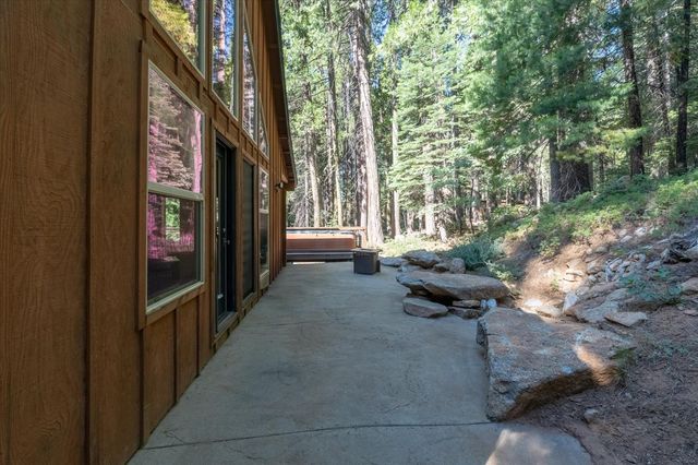 1385 Topanga Ln, Arnold, CA 95223