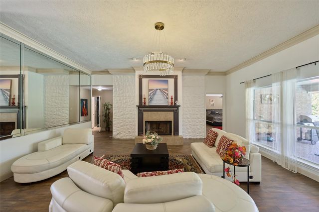 121 April Waters Drive N, Montgomery, TX 77356