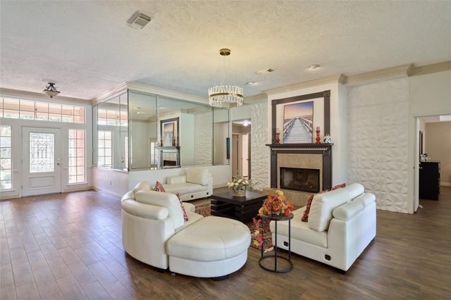 121 April Waters Drive N, Montgomery, TX 77356