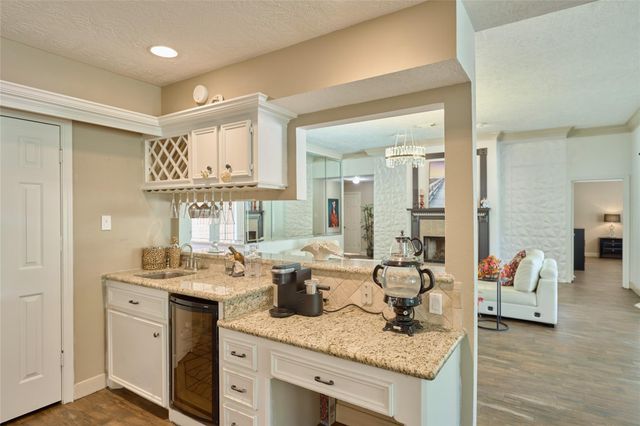 121 April Waters Drive N, Montgomery, TX 77356