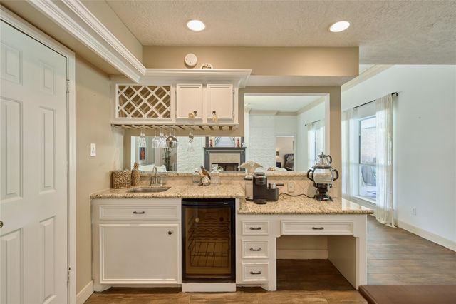 121 April Waters Drive N, Montgomery, TX 77356