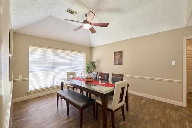 121 April Waters Drive N, Montgomery, TX 77356