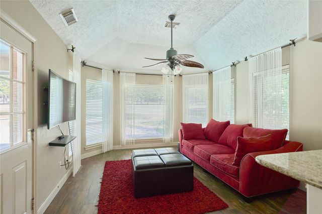121 April Waters Drive N, Montgomery, TX 77356