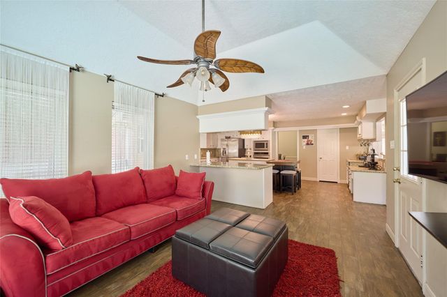 121 April Waters Drive N, Montgomery, TX 77356