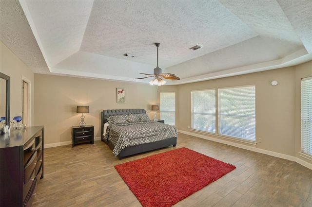121 April Waters Drive N, Montgomery, TX 77356