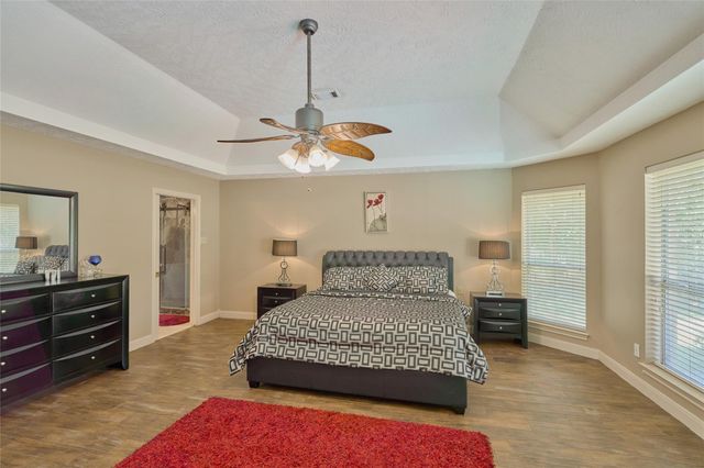 121 April Waters Drive N, Montgomery, TX 77356