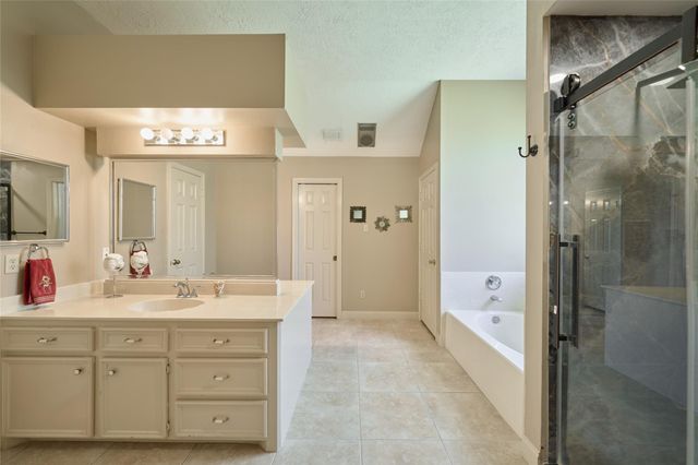 121 April Waters Drive N, Montgomery, TX 77356