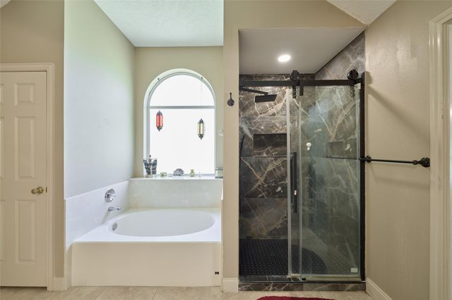 121 April Waters Drive N, Montgomery, TX 77356