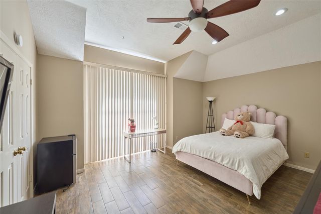 121 April Waters Drive N, Montgomery, TX 77356