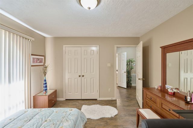 121 April Waters Drive N, Montgomery, TX 77356