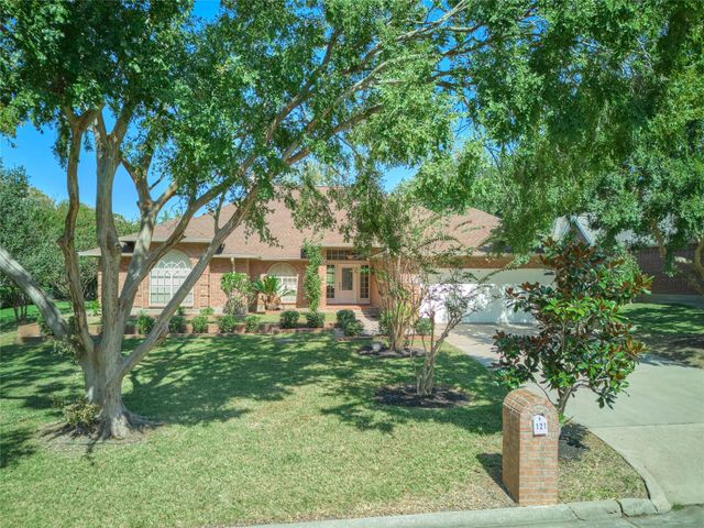 121 April Waters Drive N, Montgomery, TX 77356