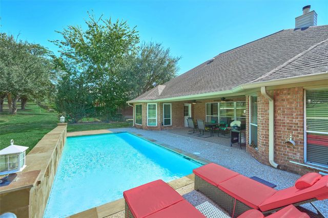 121 April Waters Drive N, Montgomery, TX 77356