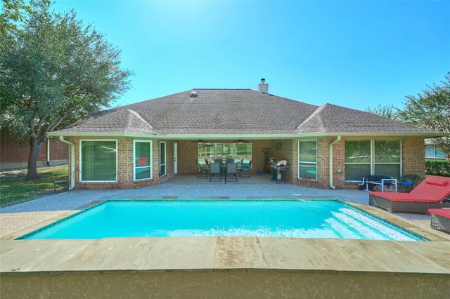 121 April Waters Drive N, Montgomery, TX 77356
