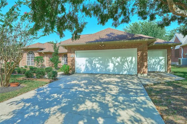 121 April Waters Drive N, Montgomery, TX 77356