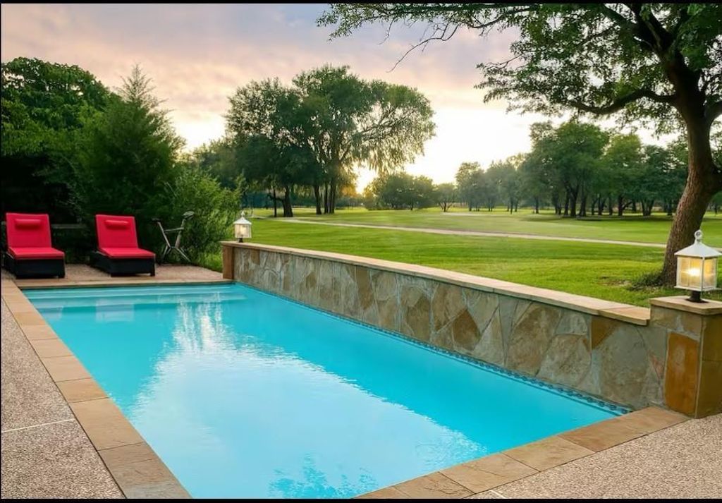 121 April Waters Drive N, Montgomery, TX 77356